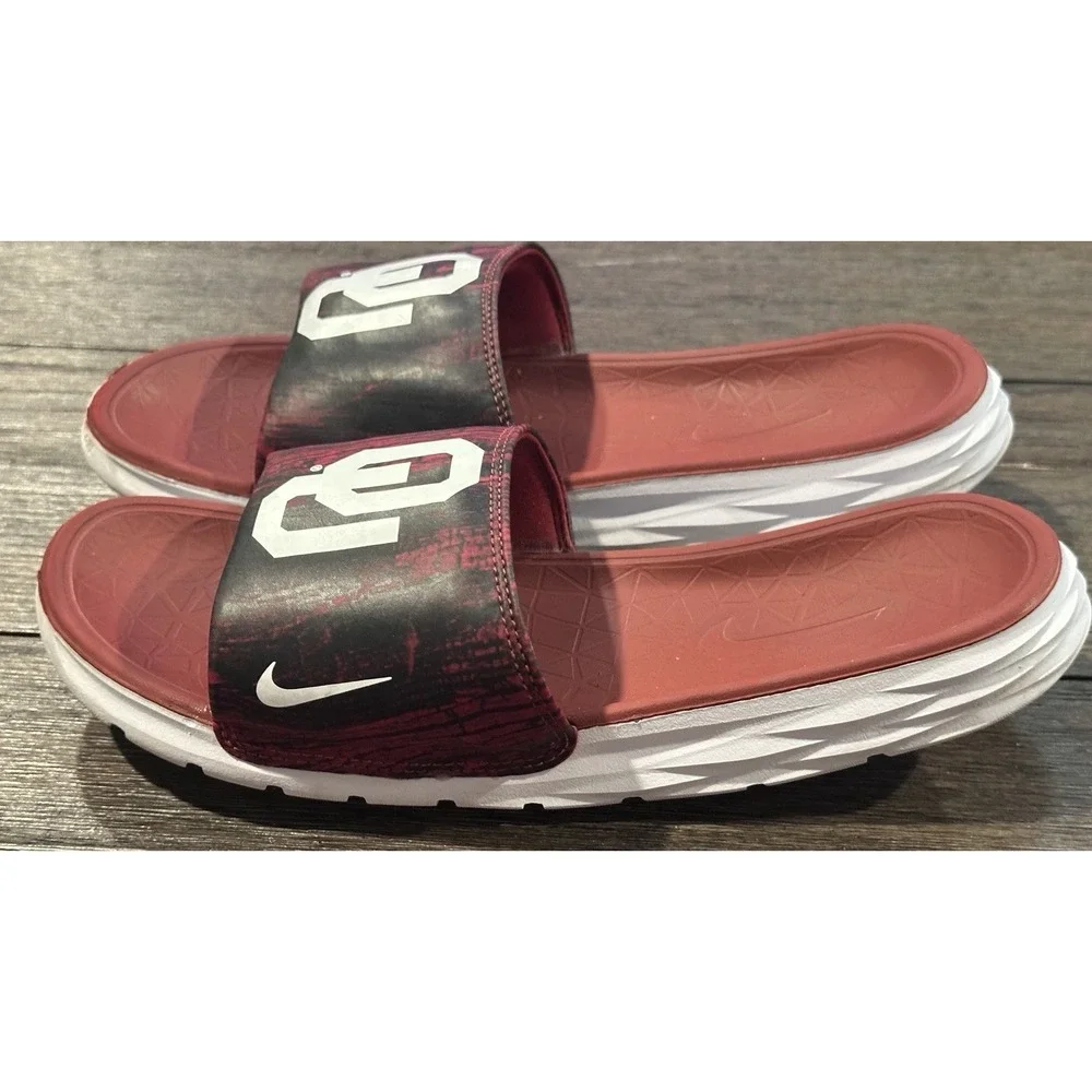 Nike Benassi Solarsoft Men's Size 9 Slide Sandals Oklahoma Sooners OU Boomer